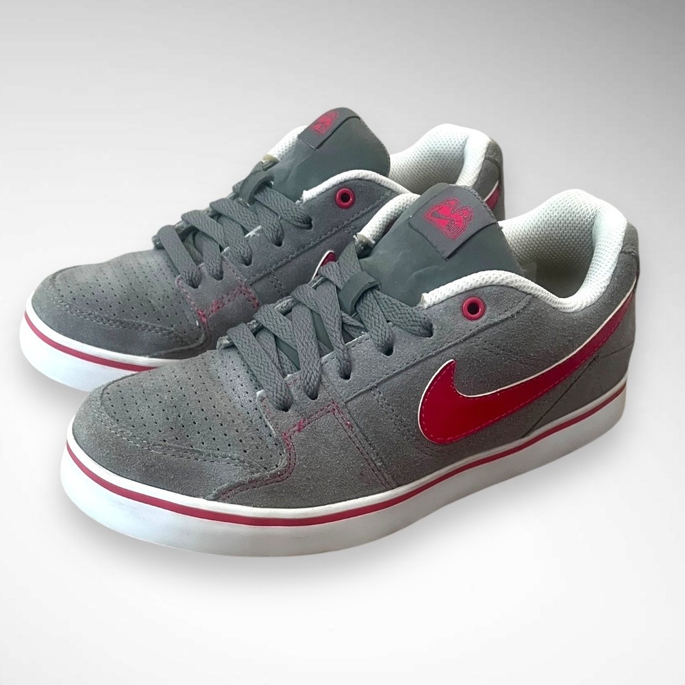 NIKE Ruckus Low Gray Suede Pink Trim Sneakers Size 5Y |‎ EUC